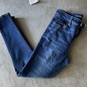AE JEANS SIZE 6